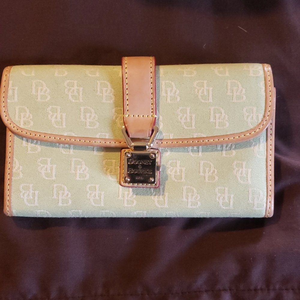 Dooney & bourke set - Picture 2 of 6